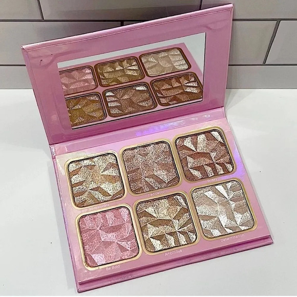 Kikiz Cosmeticz All In Highlighter Palette - Picture 1 of 3